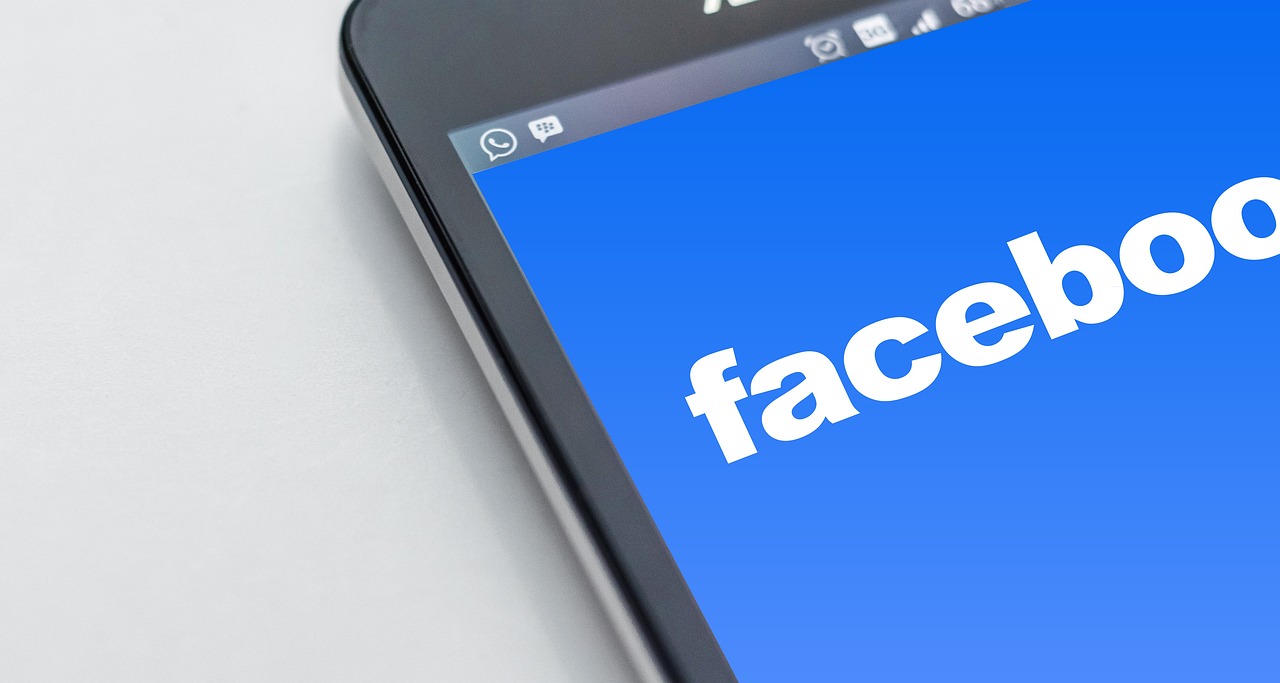 Facebook resurrects long-dead feature